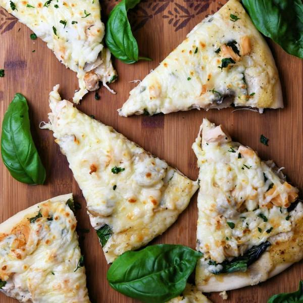 طرز تهیه پیتزا مرغ و اسفناج در 10 قدم