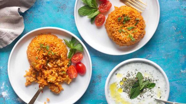 طرز تهیه بلغور پلو ساده و دانه دانه با گوجه؛ غذایی سریع و سالم